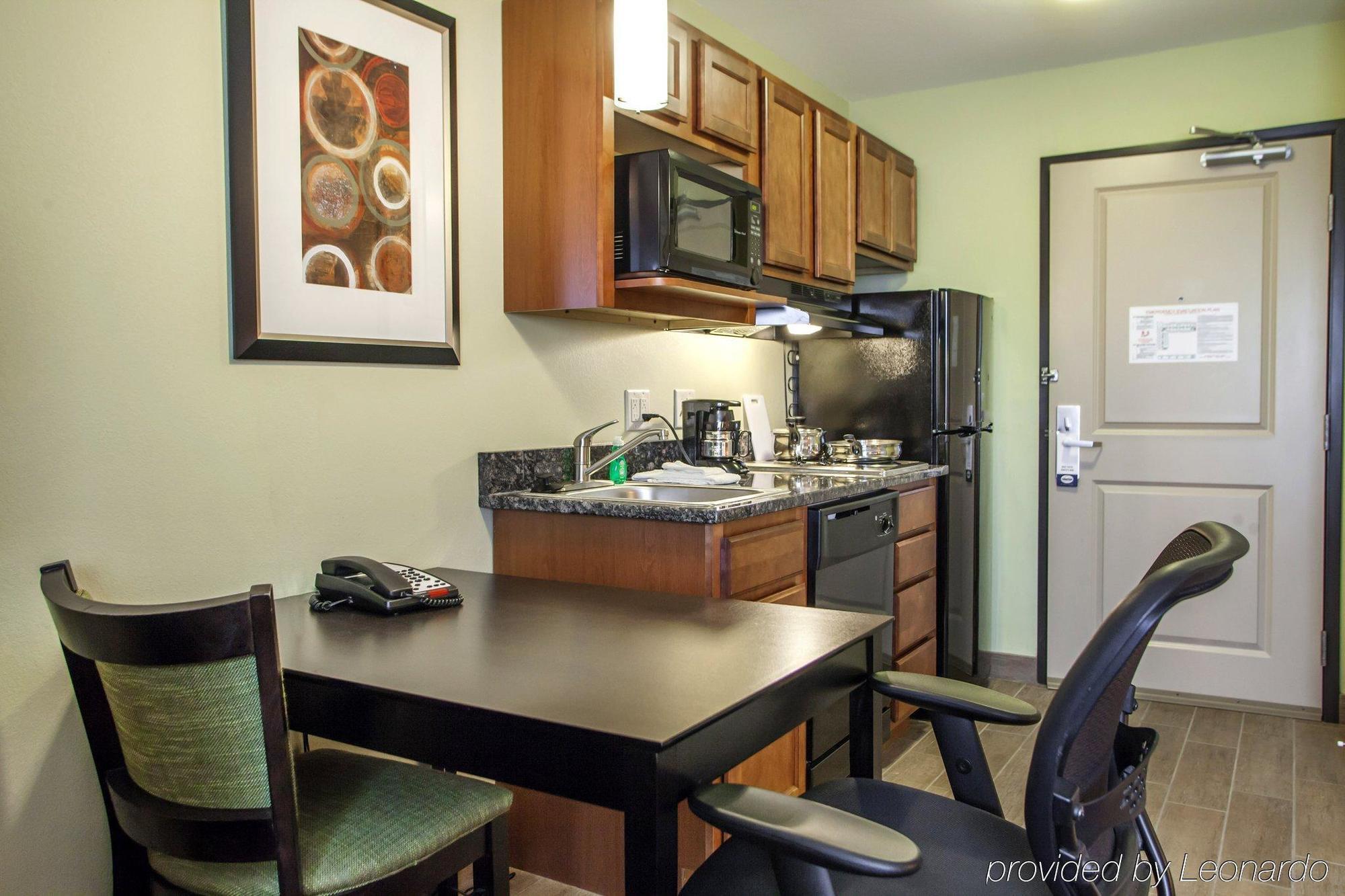 Suburban Studios Cedar Falls Dış mekan fotoğraf