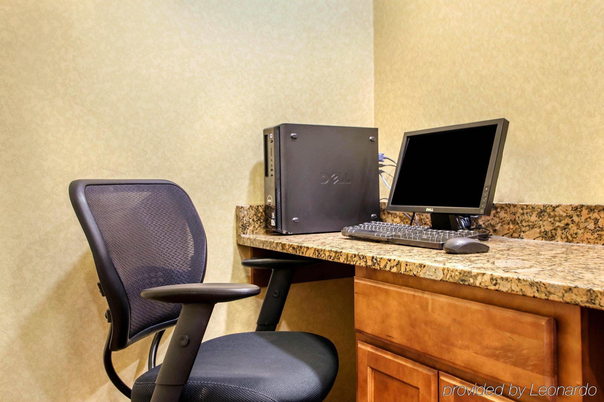 Suburban Studios Cedar Falls Dış mekan fotoğraf