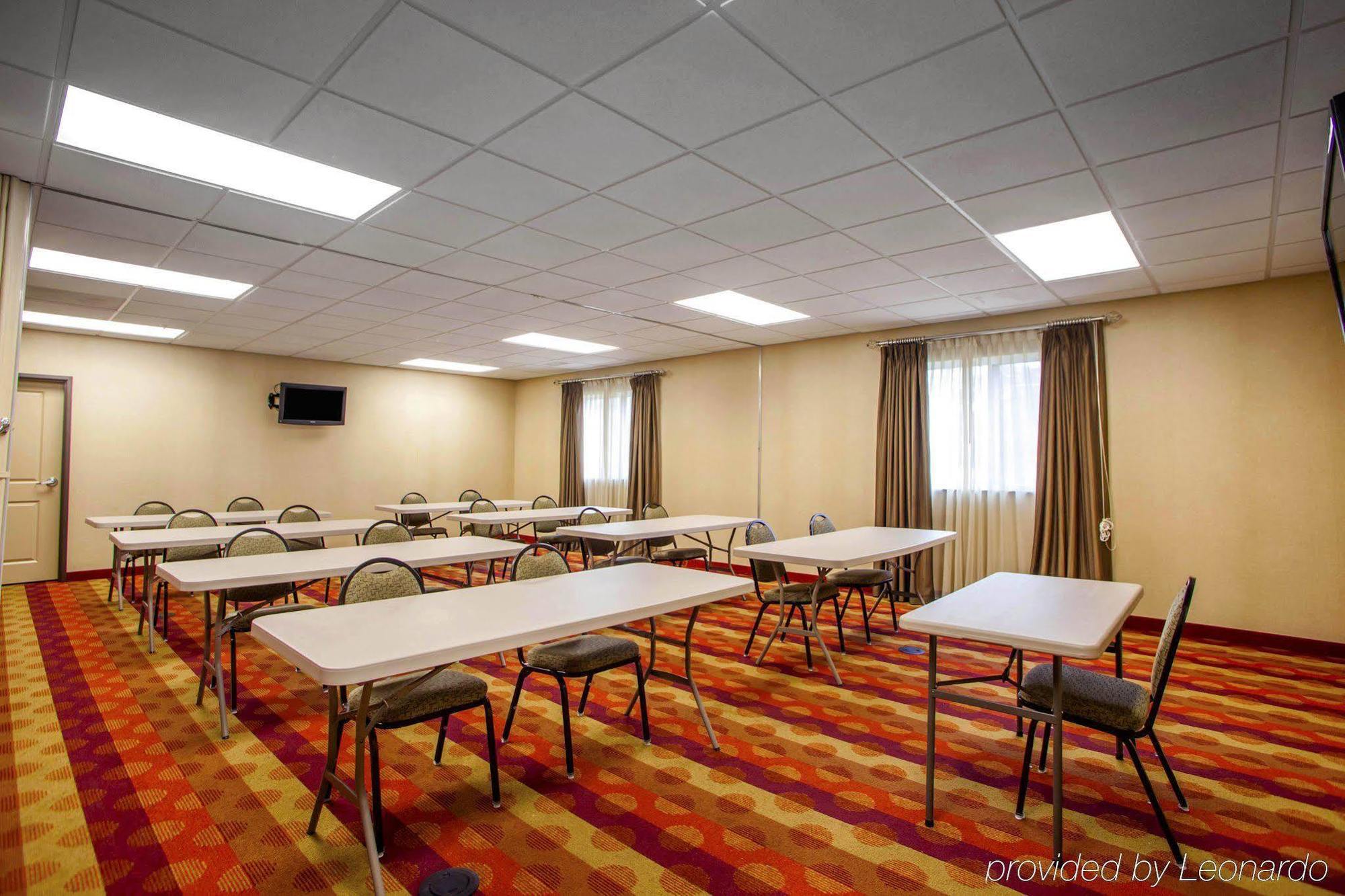 Suburban Studios Cedar Falls Dış mekan fotoğraf