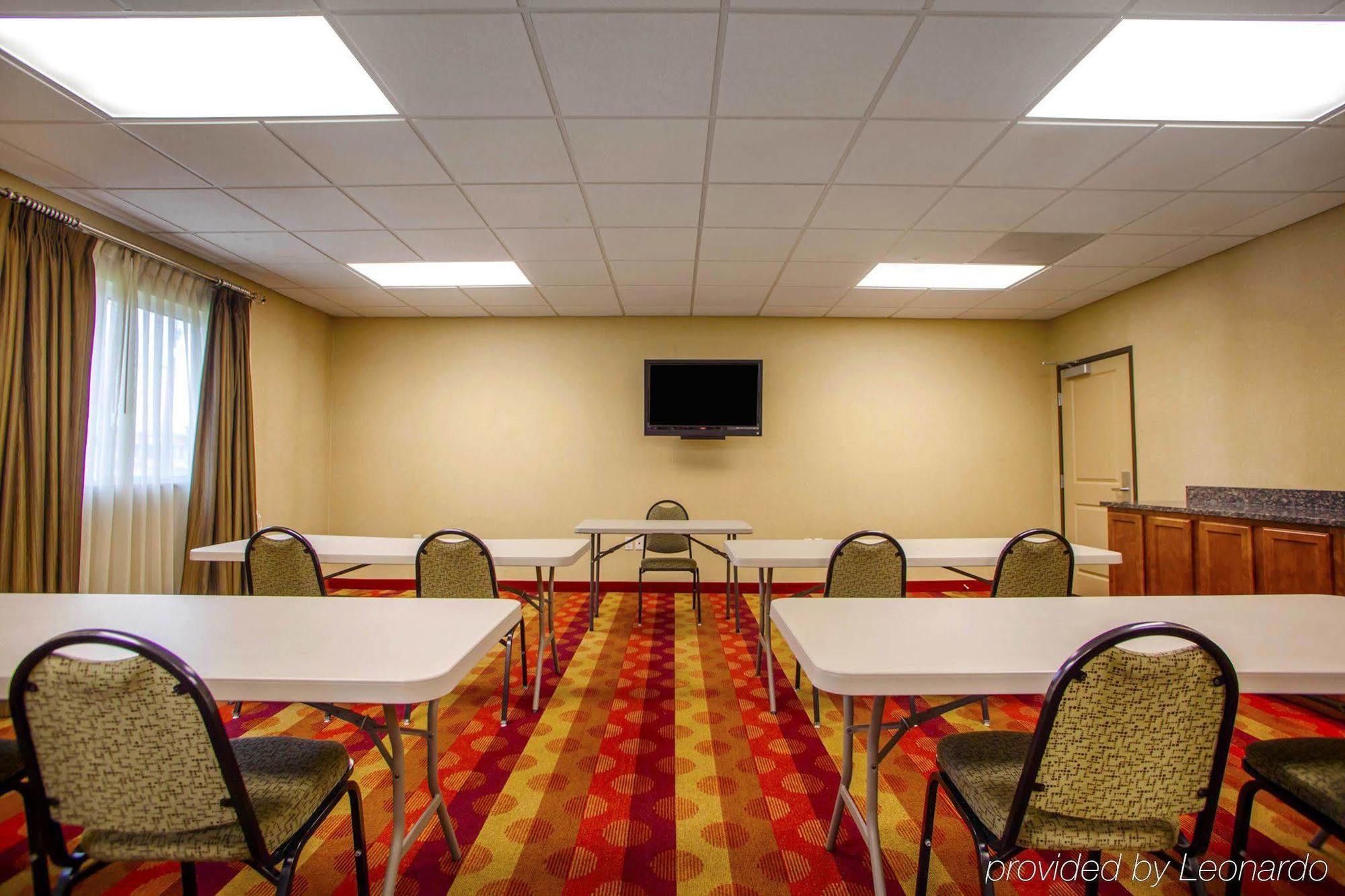 Suburban Studios Cedar Falls Dış mekan fotoğraf