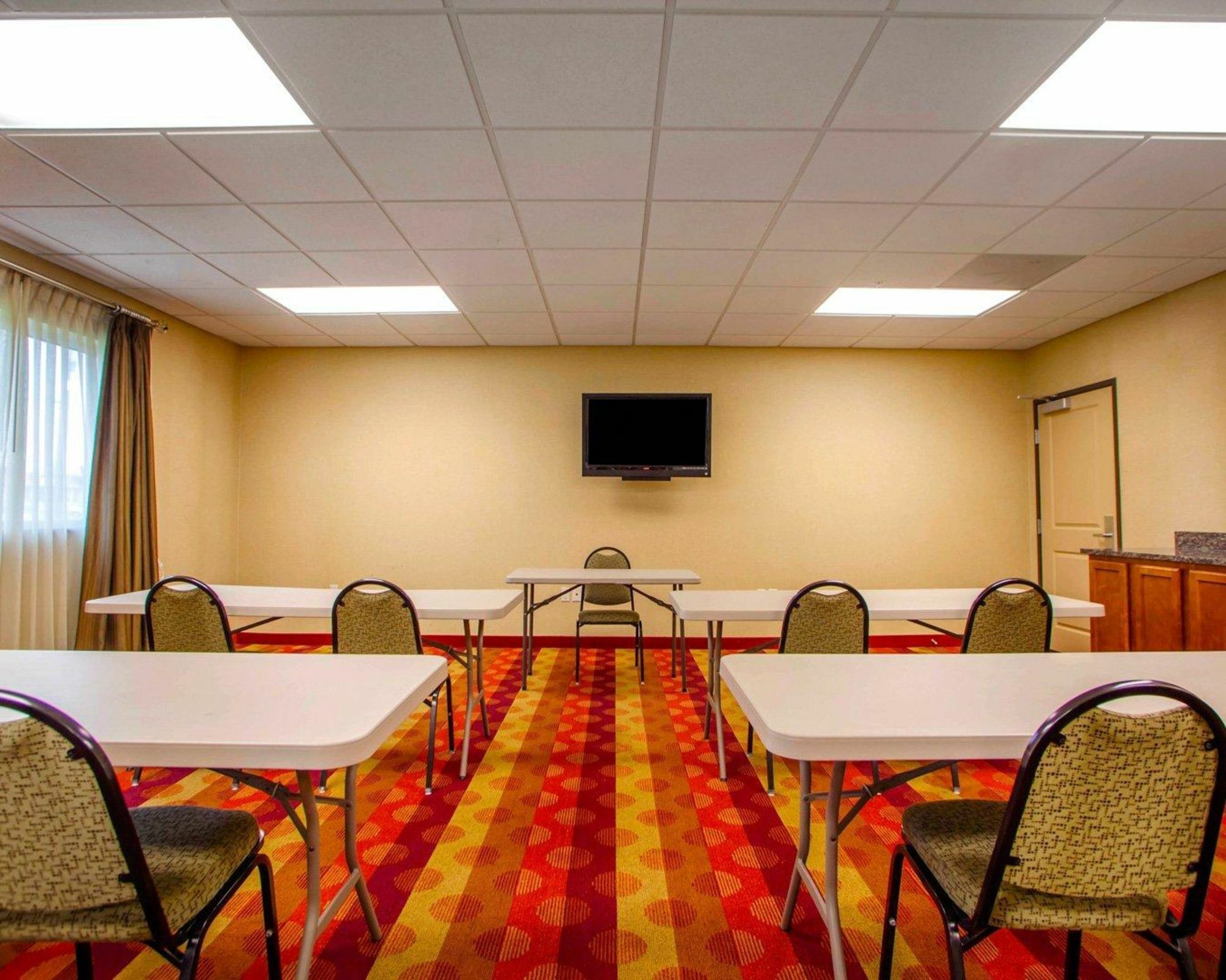 Suburban Studios Cedar Falls Dış mekan fotoğraf