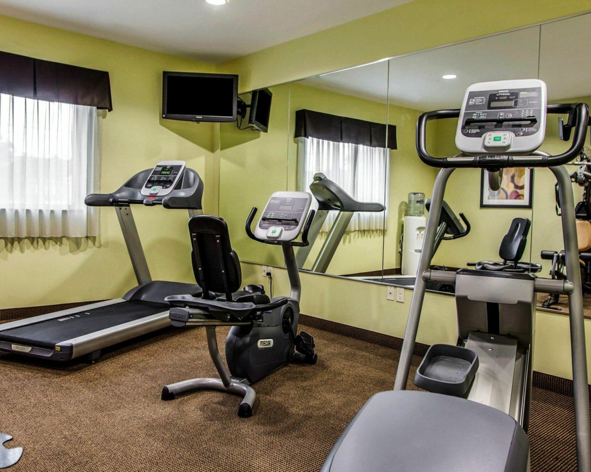 Suburban Studios Cedar Falls Dış mekan fotoğraf